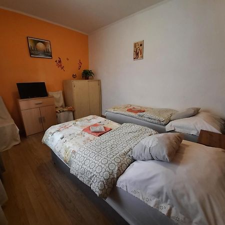 Kis Rigo Vendeghaz Hotel Salgótarján Eksteriør billede