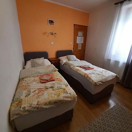 Kis Rigo Vendeghaz Hotel Salgótarján Eksteriør billede