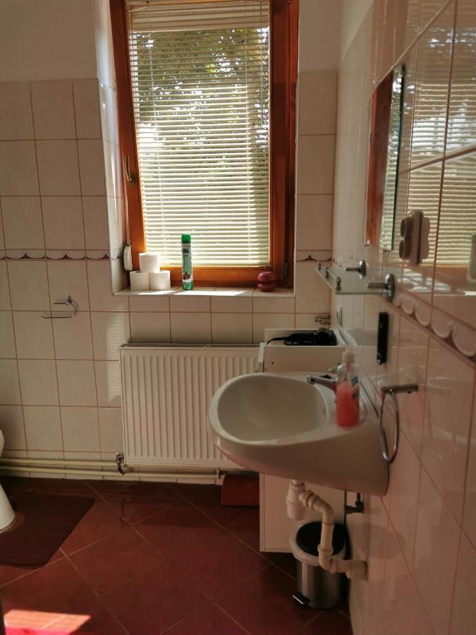 Kis Rigo Vendeghaz Hotel Salgótarján Eksteriør billede