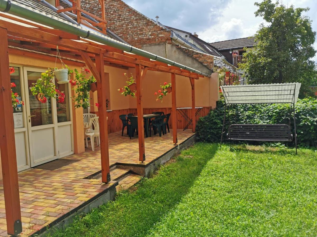 Kis Rigo Vendeghaz Hotel Salgótarján Eksteriør billede